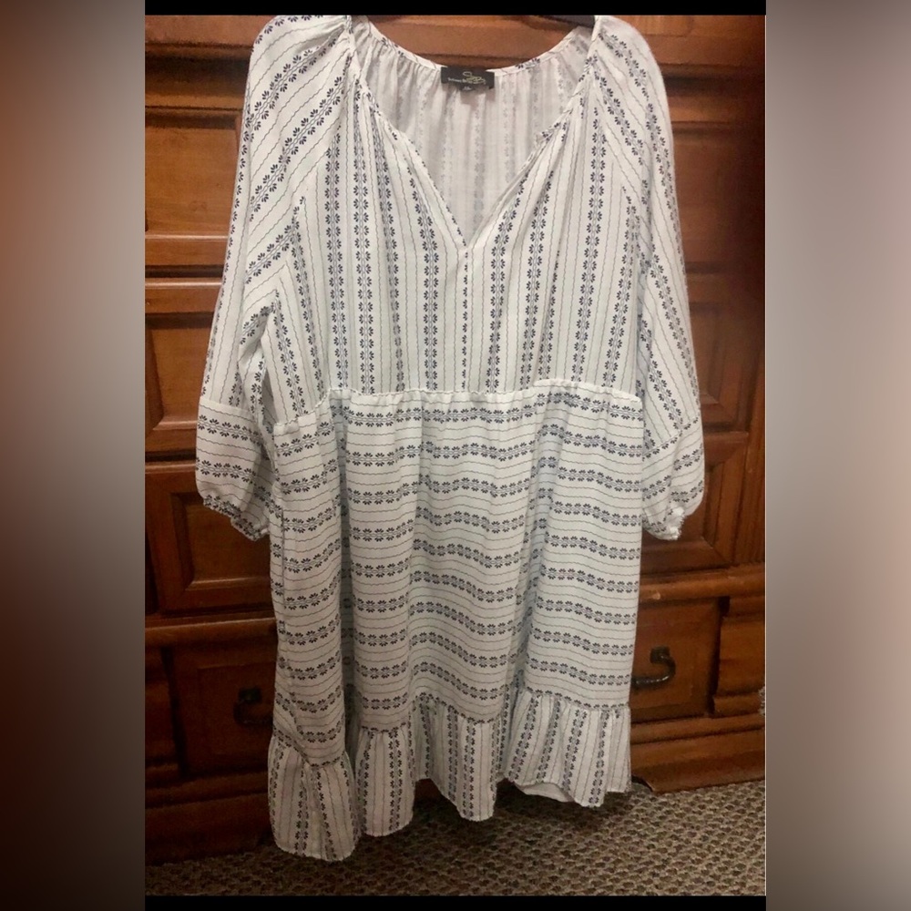 Suzanne Betro cream and navy dress  2X